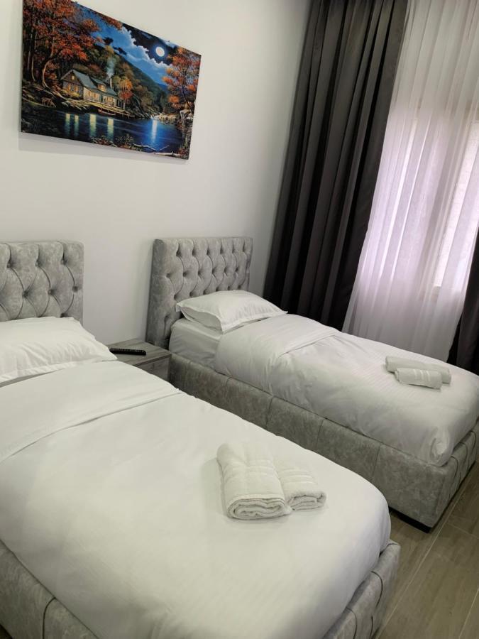 Hotel Restaurant Deso Shijak 外观 照片